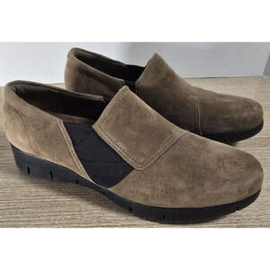 Clarks Artisan Brown Suede Leather Daelyn Monarch Slip on Comfort Shoe Womens 9M